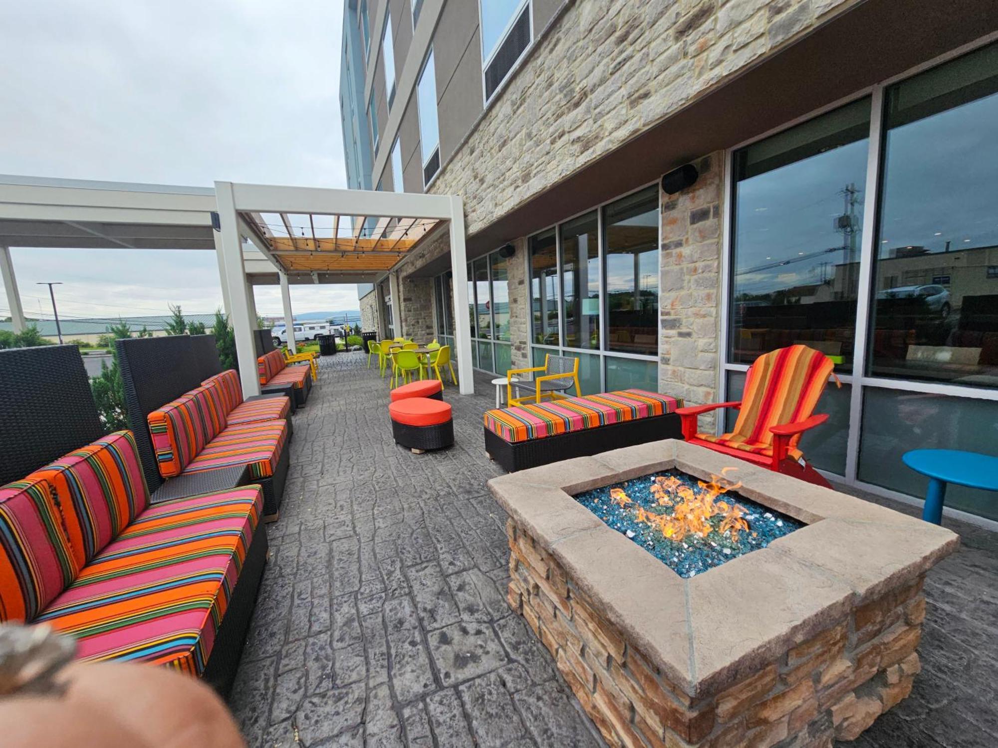 Home2 Suites By Hilton Allentown Bethlehem Airport מראה חיצוני תמונה